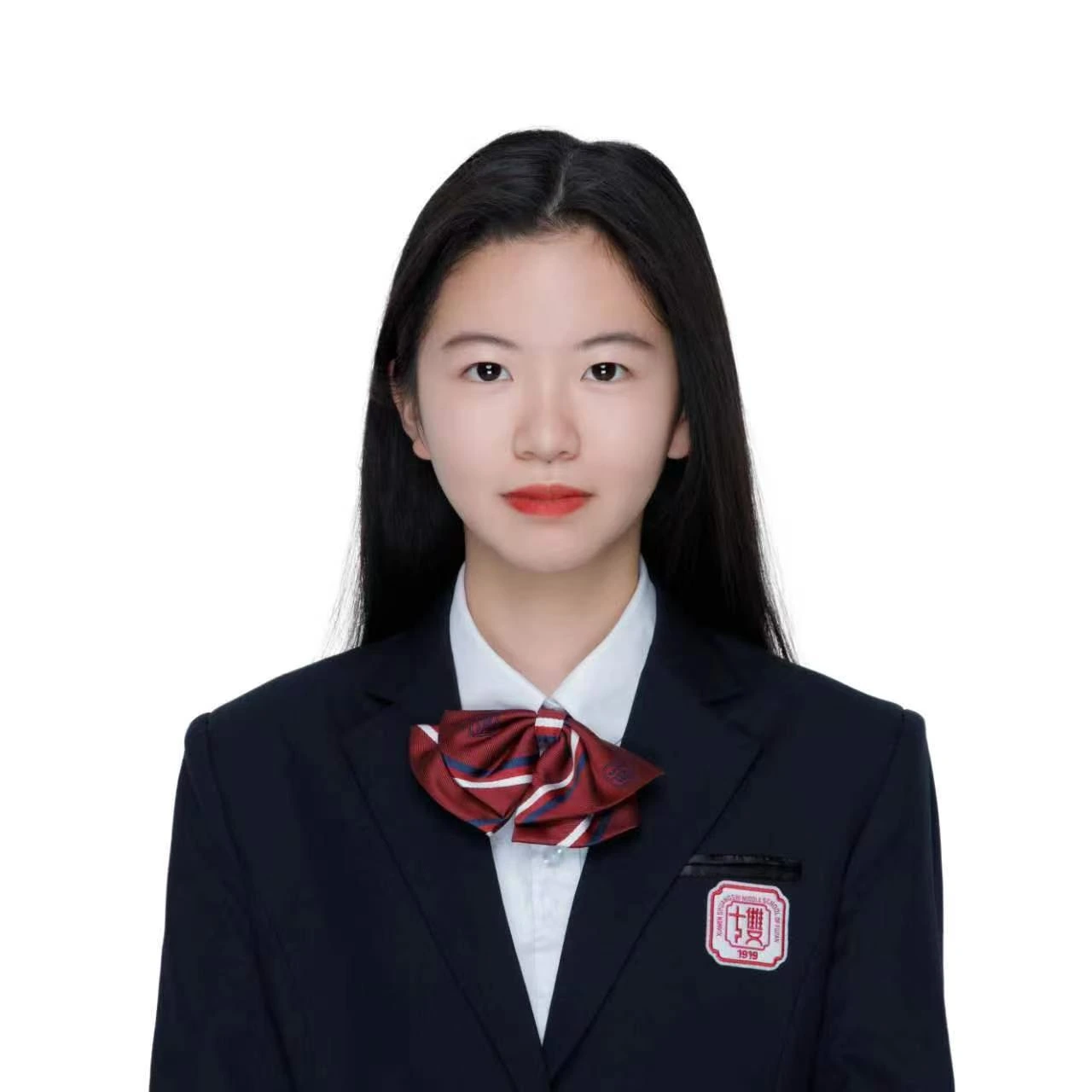 颜煊琳证件照